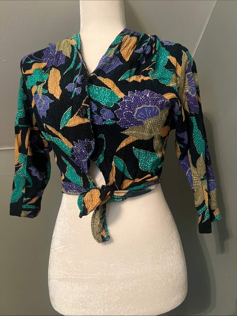 Vintage 80s/90s Floral Tie-Front Crop Blouse - Bold Botanical Print